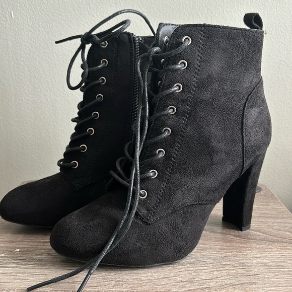 Charlotte Russe Heel Boots with laces - Picture 2 of 5